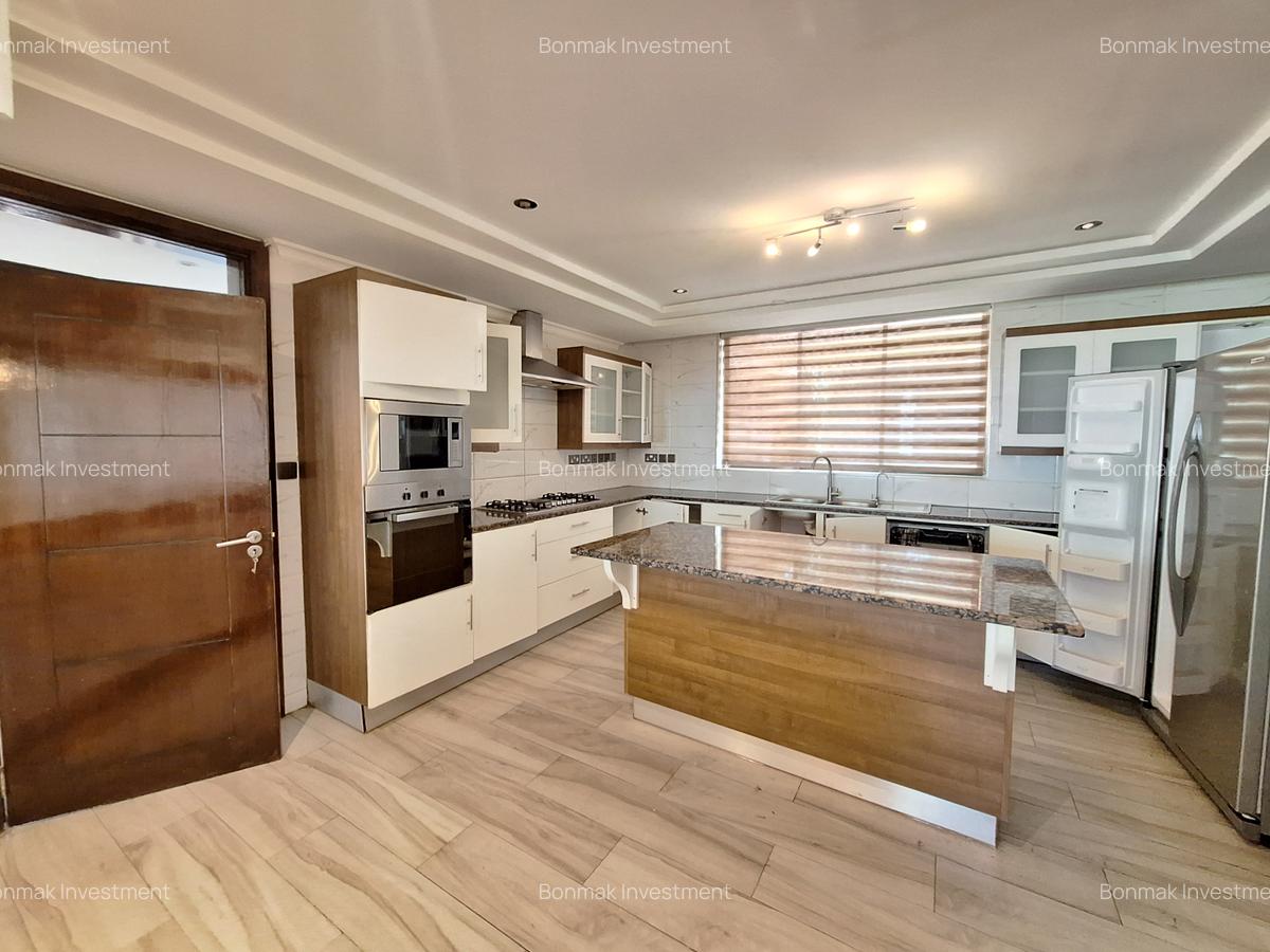 5 Bed Townhouse with En Suite at Lavington Green - 11