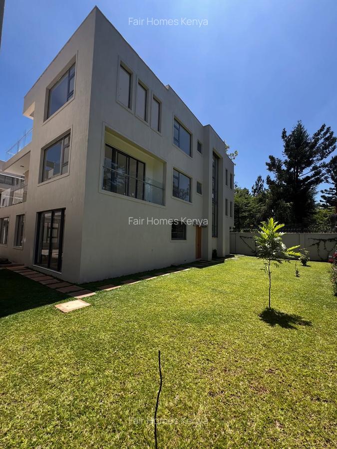 6 Bed Townhouse with En Suite at Lavington Green - 1