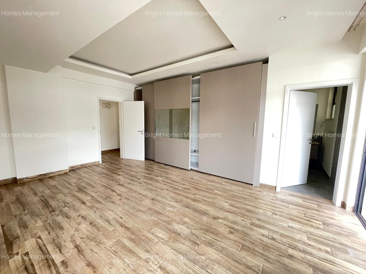 4 Bed Apartment with En Suite in Riverside - 8