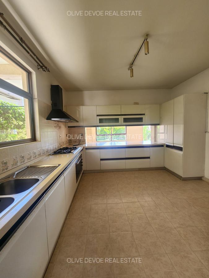 4 Bed Townhouse with En Suite in Runda - 6