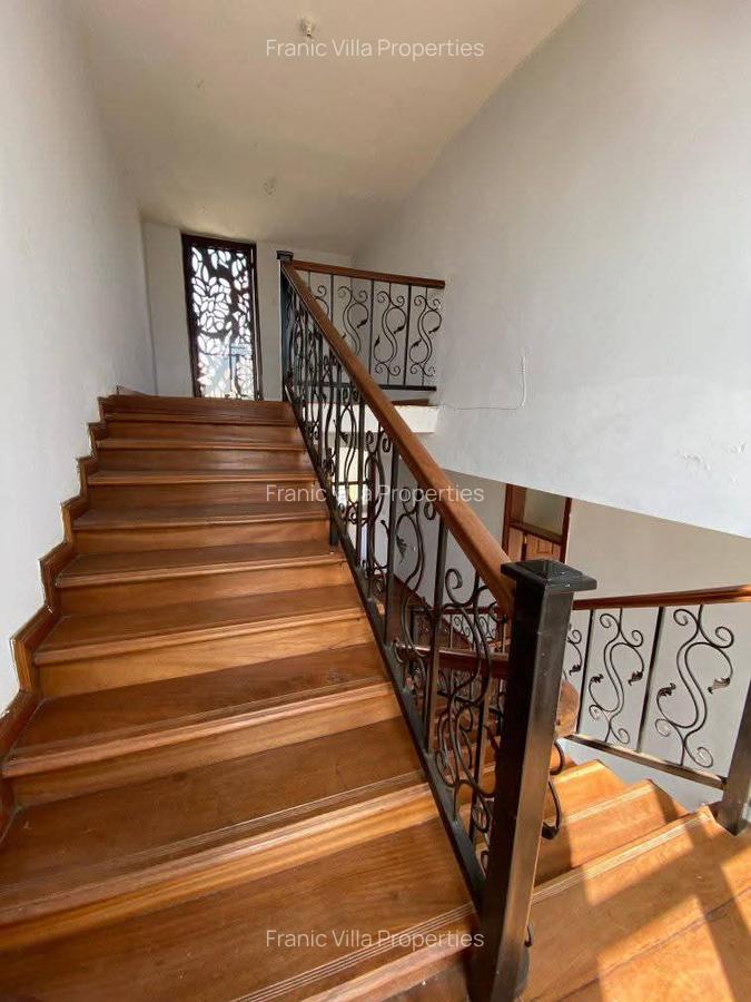 4 Bed House with En Suite at Membley - 9