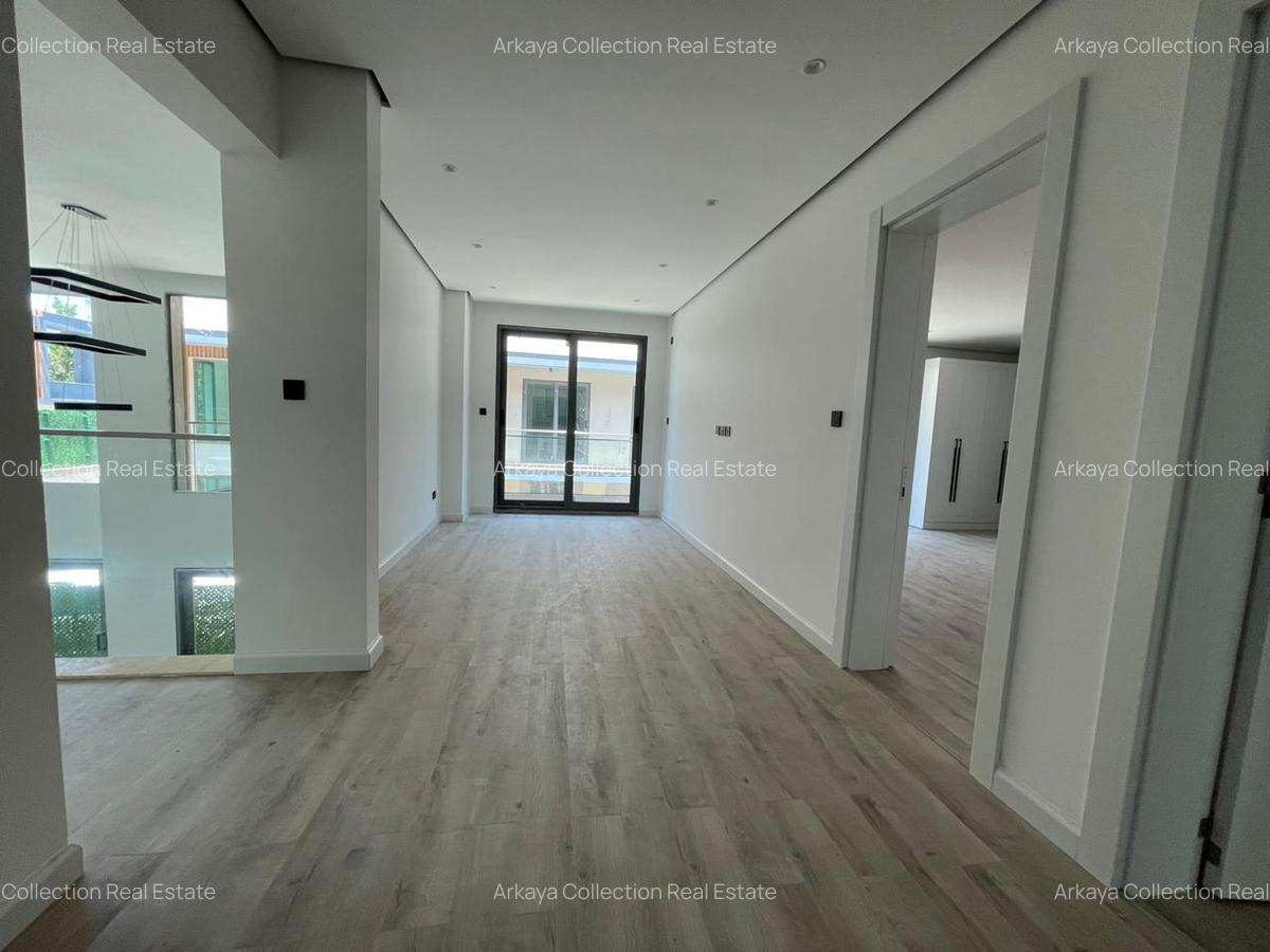 5 Bed Villa with En Suite in Lavington - 10