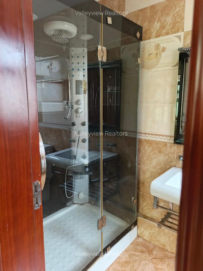 5 Bed Townhouse with En Suite at Lavington - 4