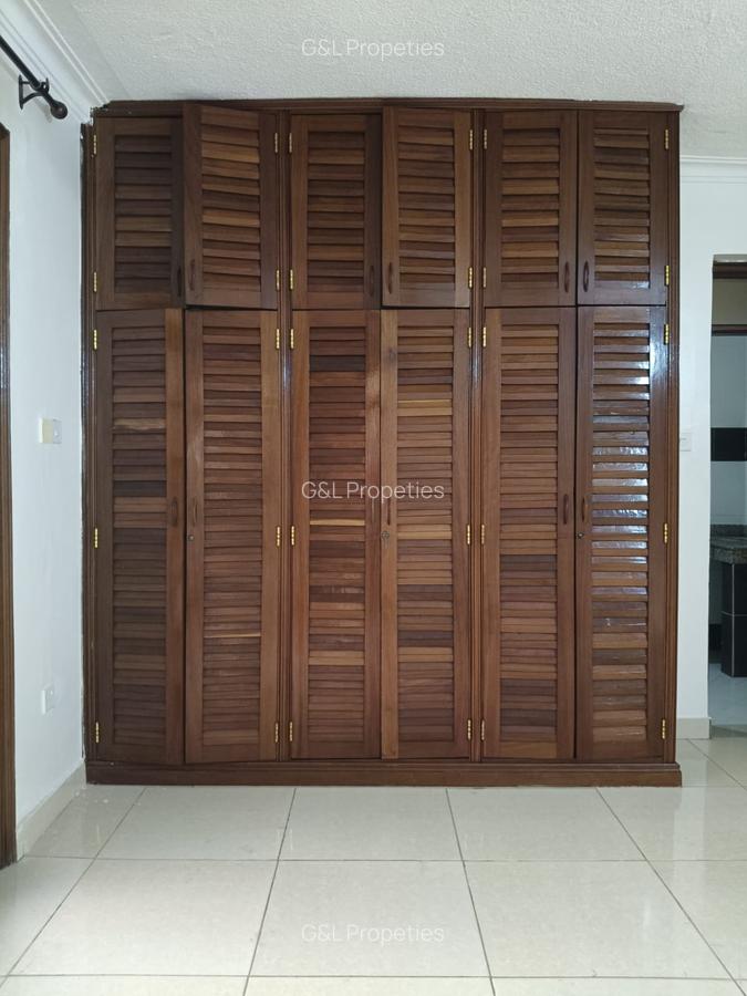 3 Bed Apartment with En Suite at Links Road - 15