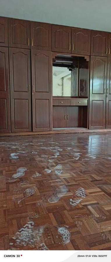 5 Bed Townhouse with En Suite in Lavington - 10