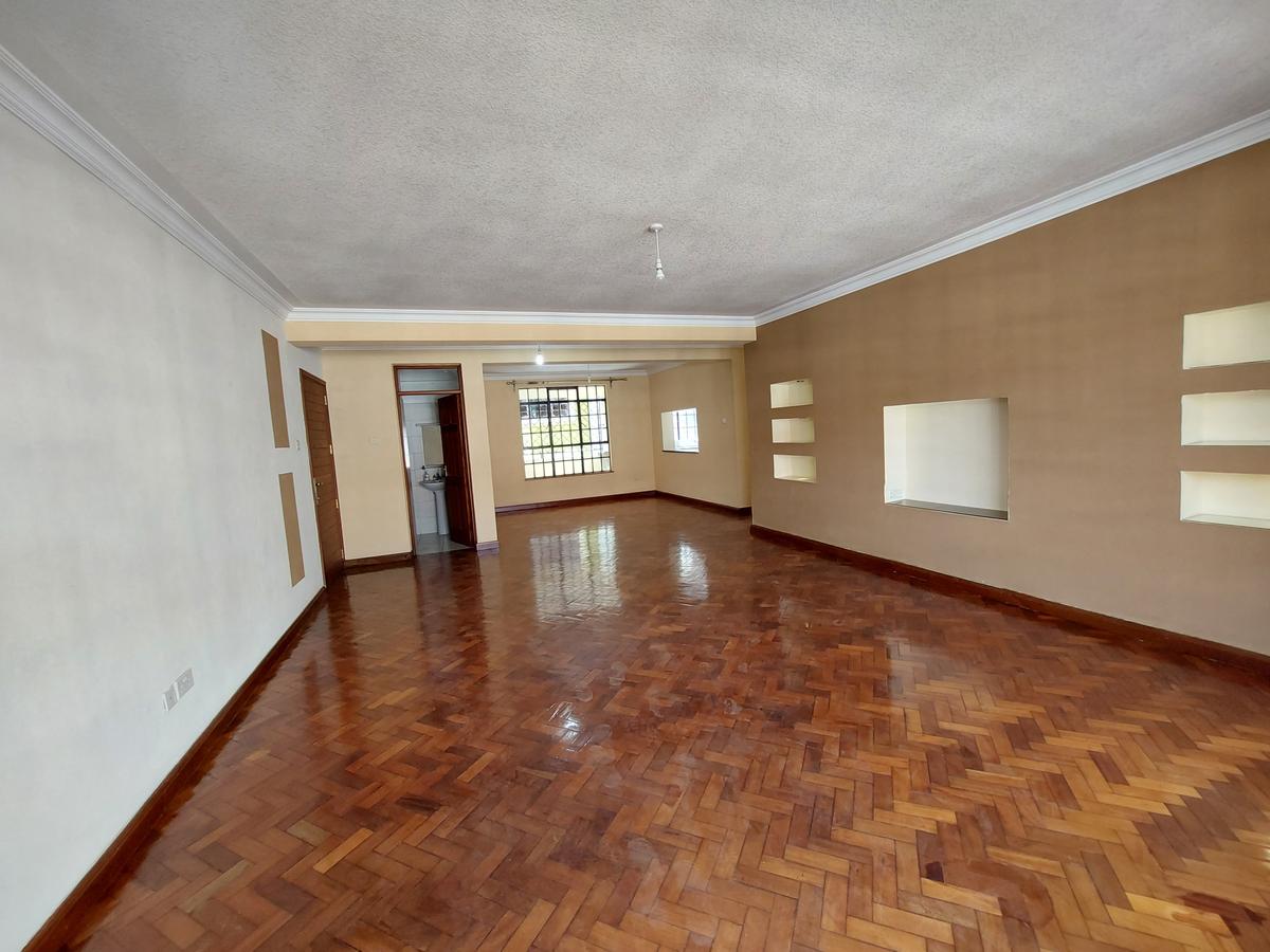 3 Bed Apartment with En Suite at Hundreds Streets - 5