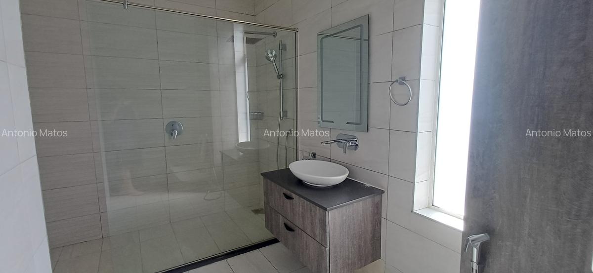 2 Bed Apartment with En Suite at Terrace Close - 8