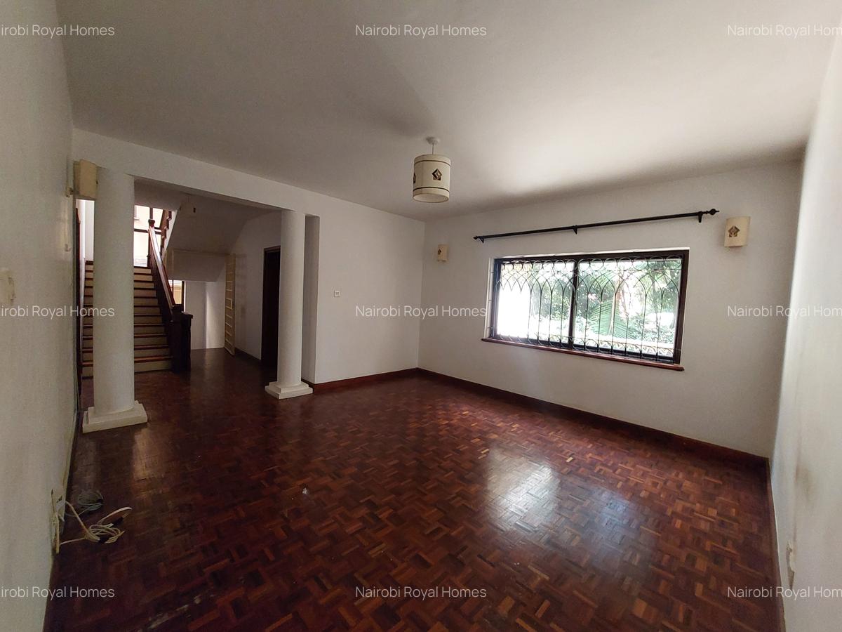 5 Bed Townhouse with En Suite at Lavington - 9