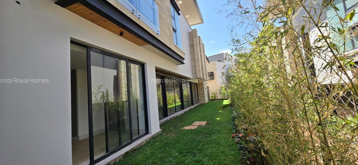 5 Bed Townhouse with En Suite at Grovelia Grove - 13