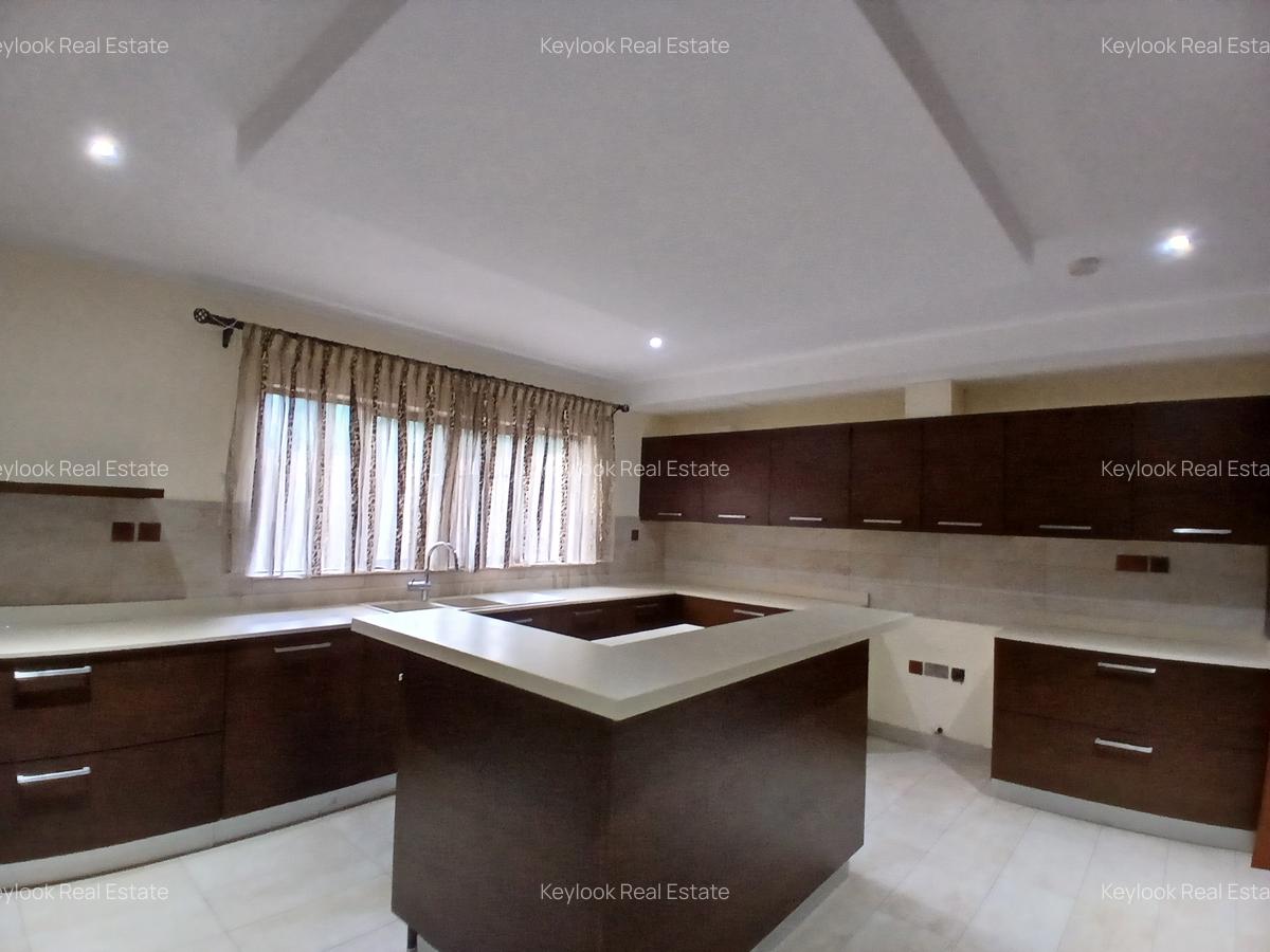 5 Bed Townhouse with En Suite at Lavington Green - 6