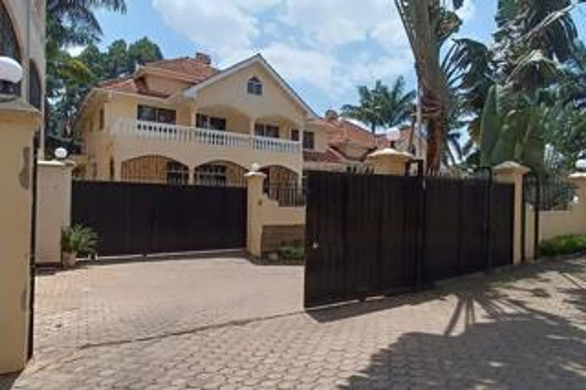 4 Bed Townhouse with En Suite at Lavington Green - 2