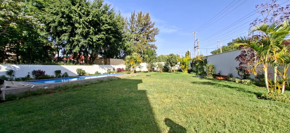 5 Bed House with En Suite in Runda - 4