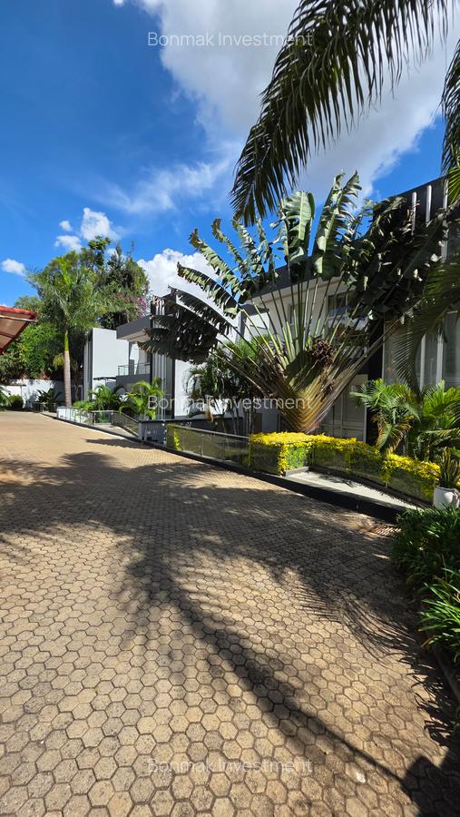 5 Bed Townhouse with En Suite at Kyuna Estate - 1