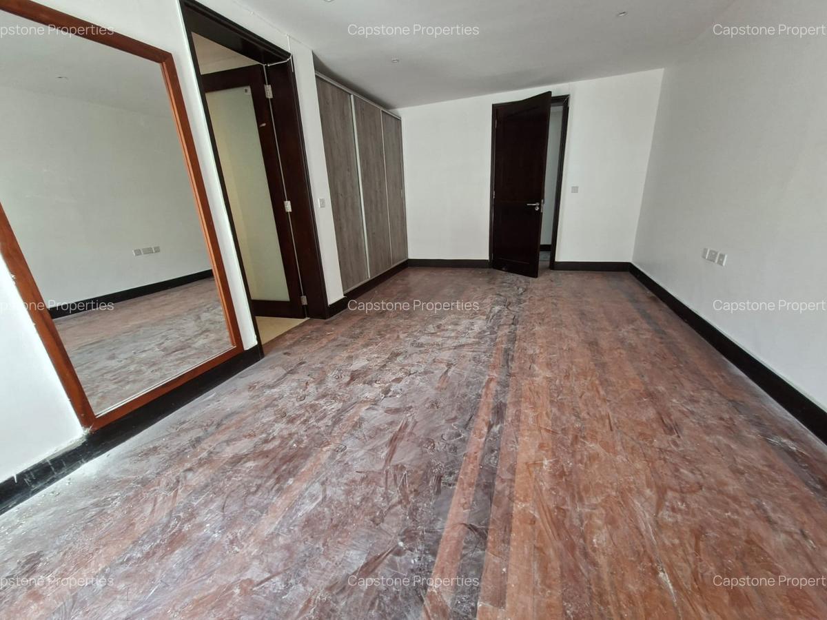 5 Bed House with En Suite in Runda - 10