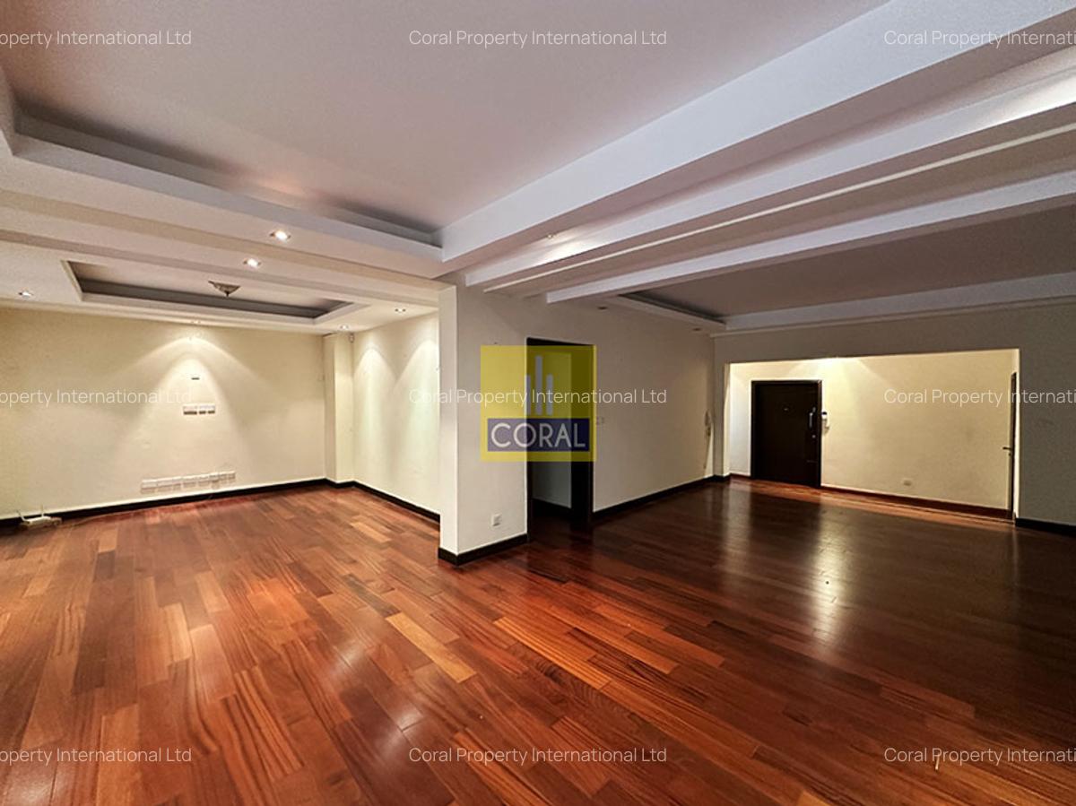 4 Bed Apartment with En Suite in Riverside - 2