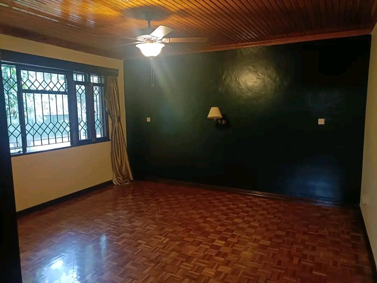 5 Bed House with En Suite in Runda - 12