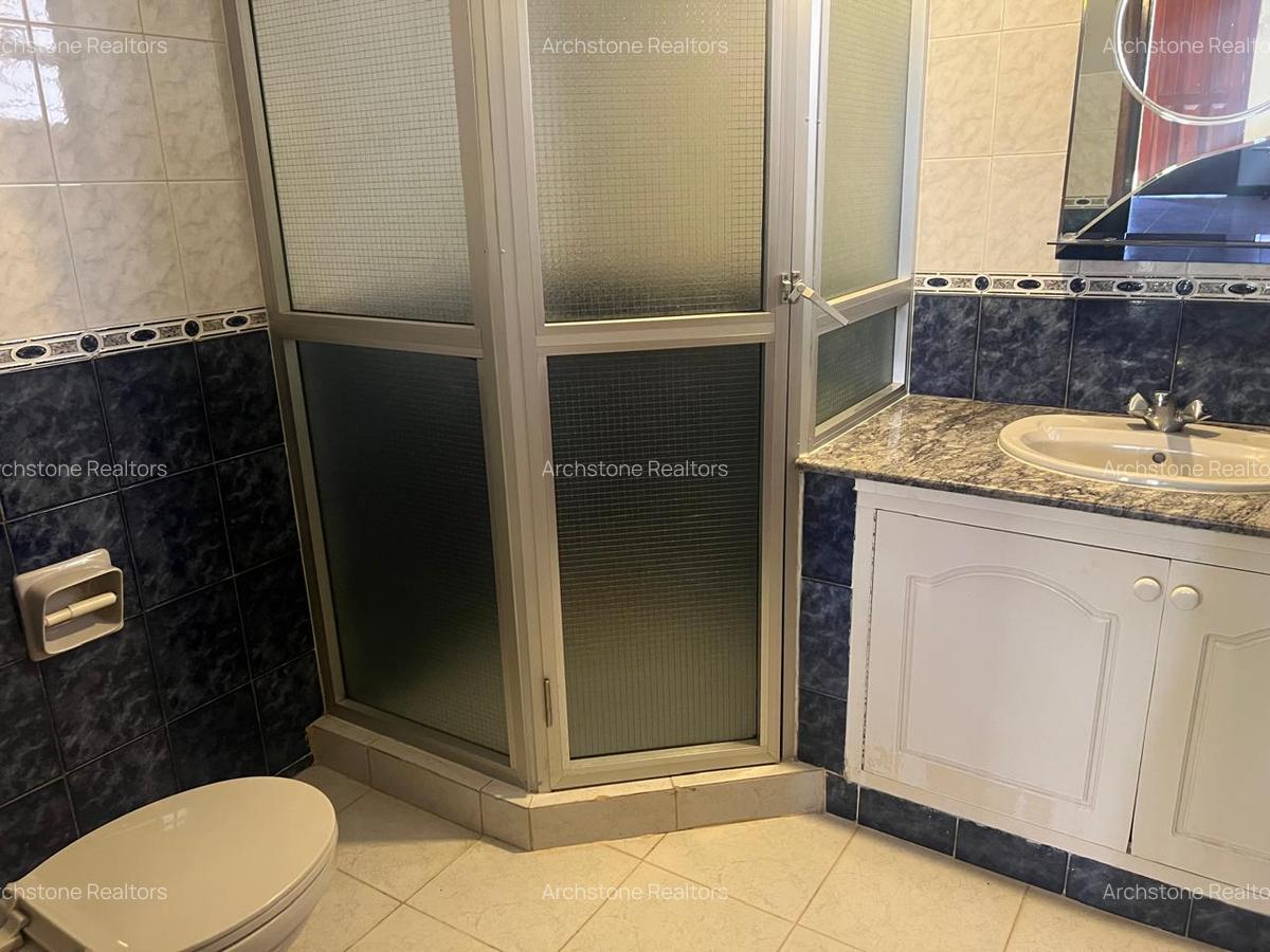 5 Bed Townhouse with En Suite in Spring Valley - 6