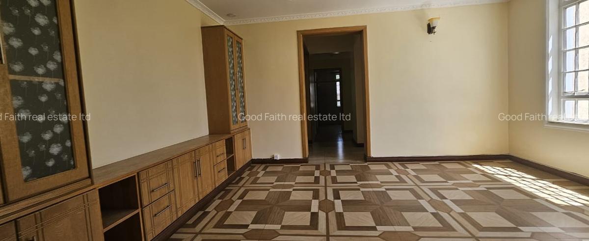 6 Bed House with En Suite in Runda - 12