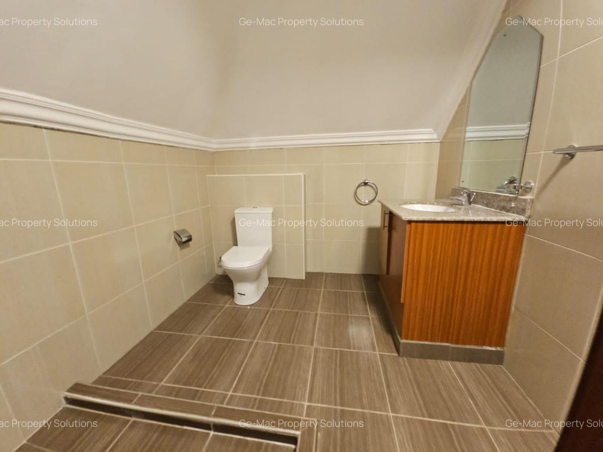 4 Bed House with En Suite in Runda - 15