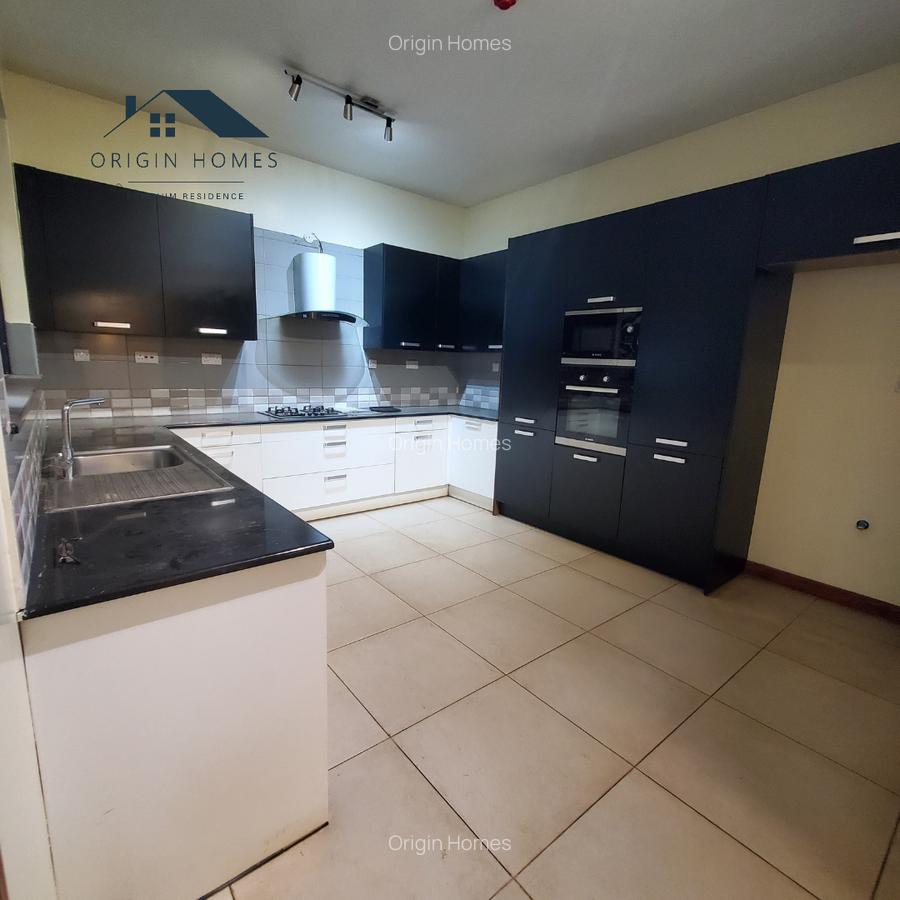 3 Bed Apartment with En Suite at Parklands - 10