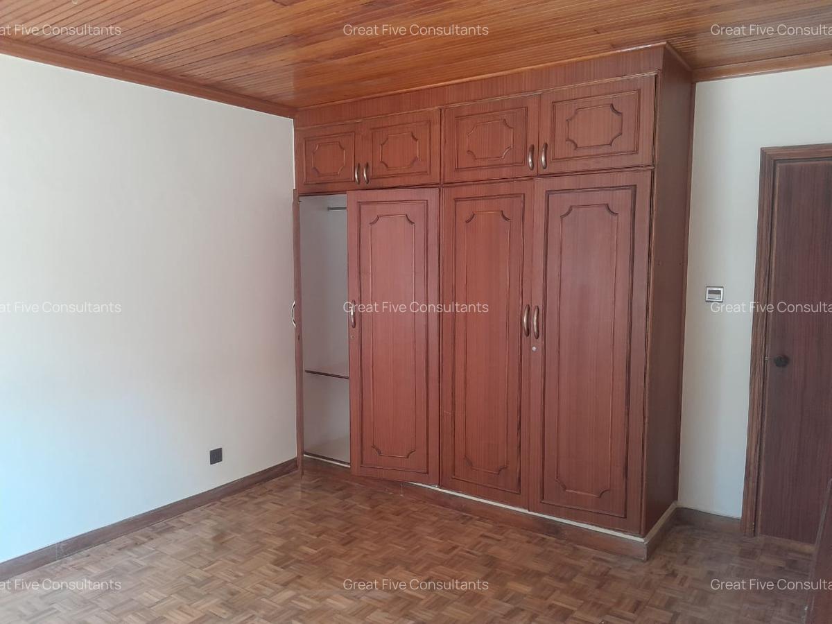 5 Bed Villa with En Suite in Nyari - 9