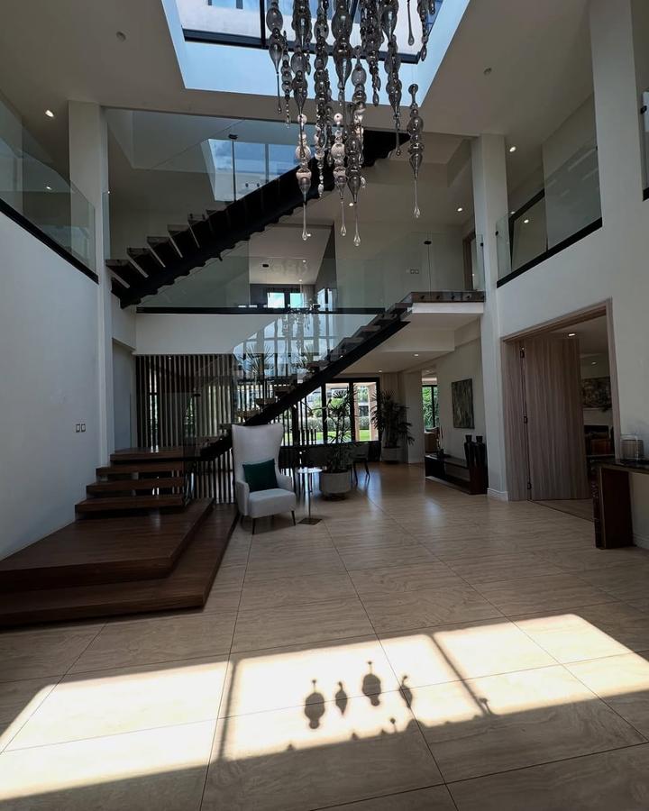 5 Bed House with En Suite in Runda - 3