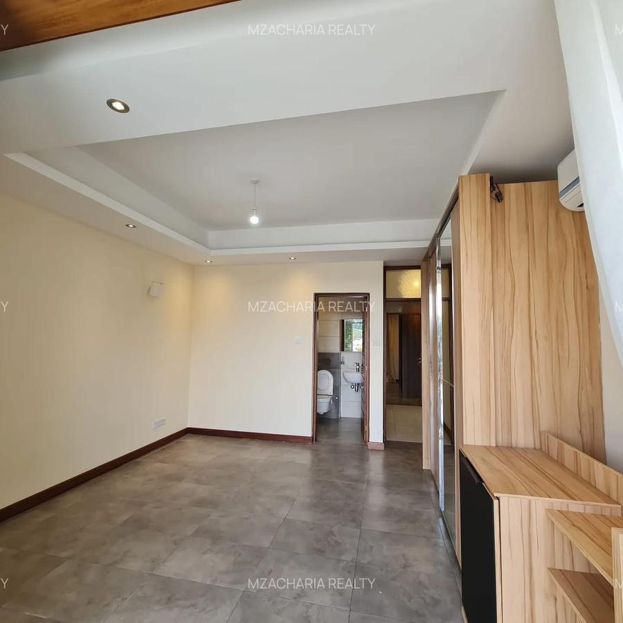 2 Bed Apartment with En Suite in Spring Valley - 6