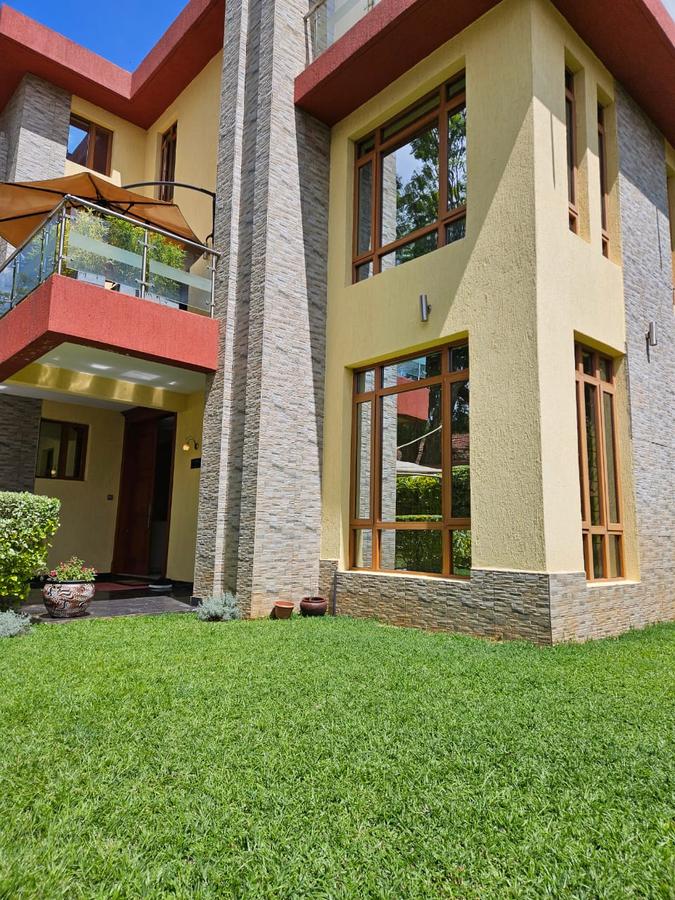 5 Bed House with En Suite in Lavington - 16