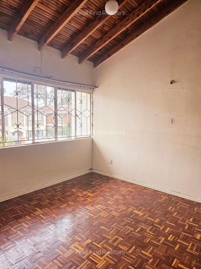 3 Bed House with Garden in Lavington - 16