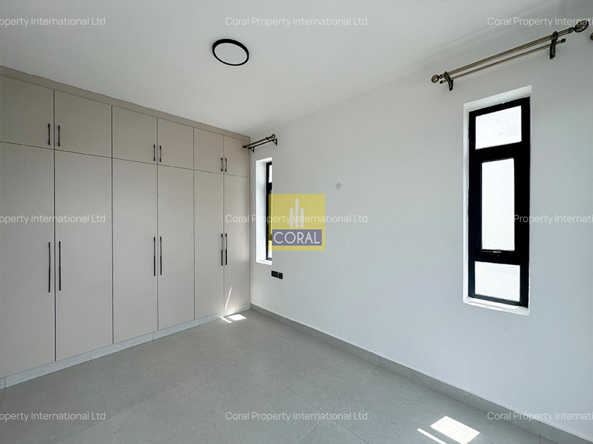 2 Bed Apartment in Brookside - 6