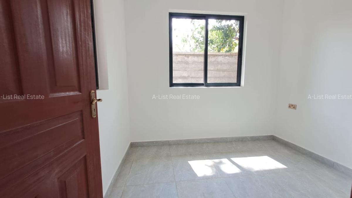 5 Bed Townhouse with En Suite at James Gichuru - 12