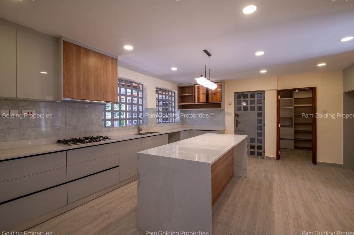 5 Bed House in Runda - 5