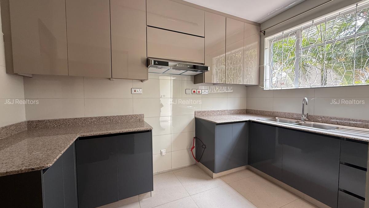 4 Bed Townhouse with En Suite in Rhapta Road - 7