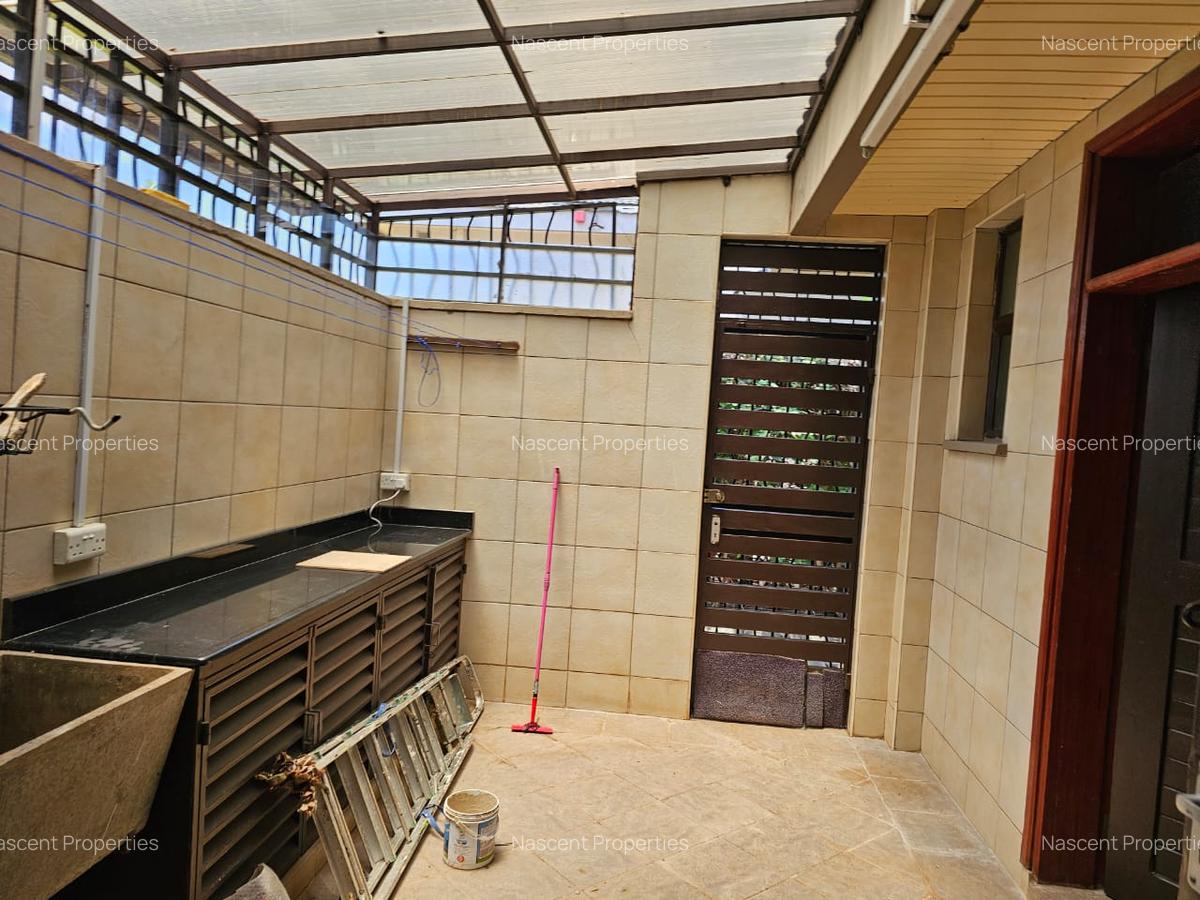 4 Bed Townhouse with En Suite in Ridgeways - 19