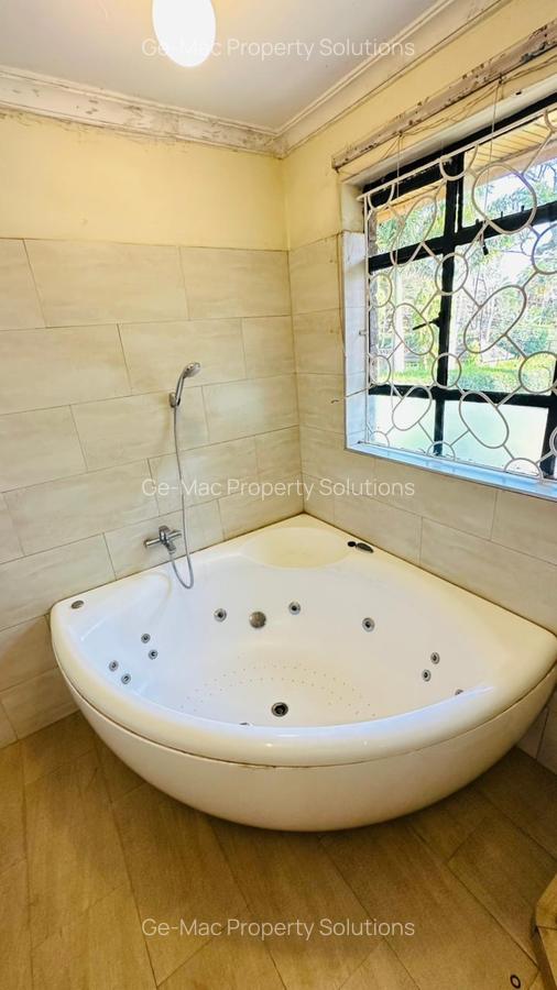 5 Bed House with En Suite in Runda - 9