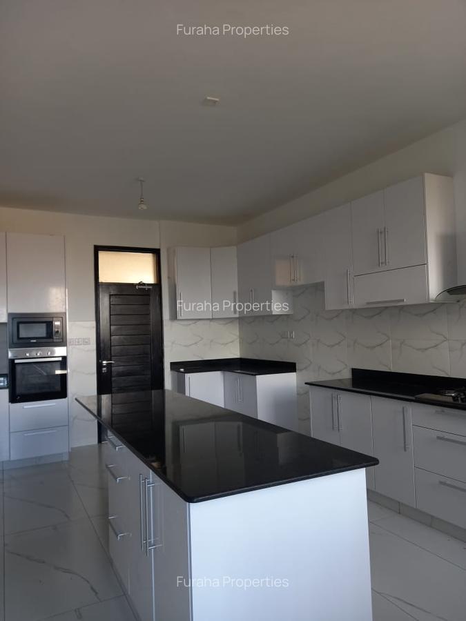 4 Bed House with En Suite in Nyali Area - 2