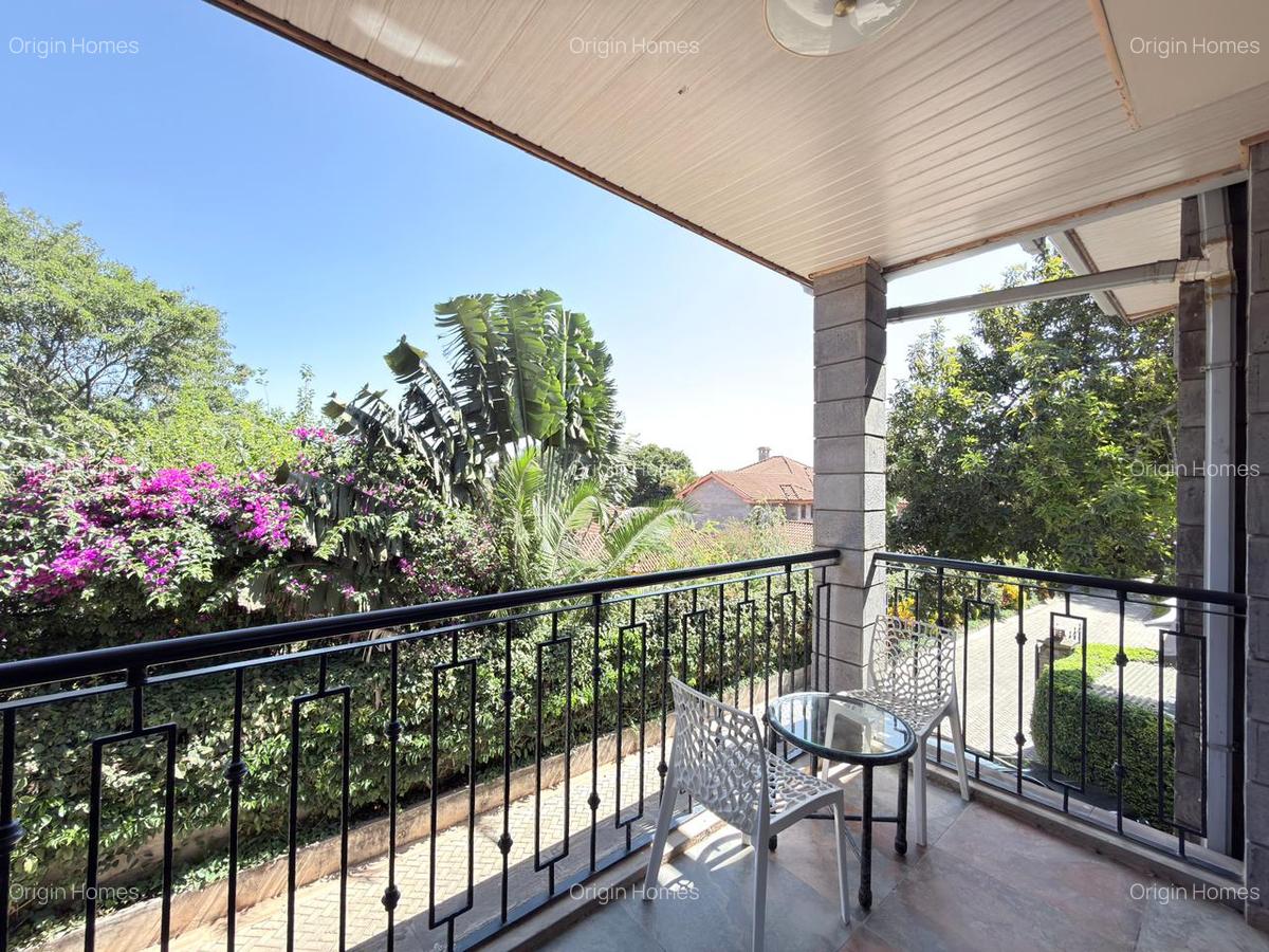 1 Bed House with En Suite in Lavington - 6