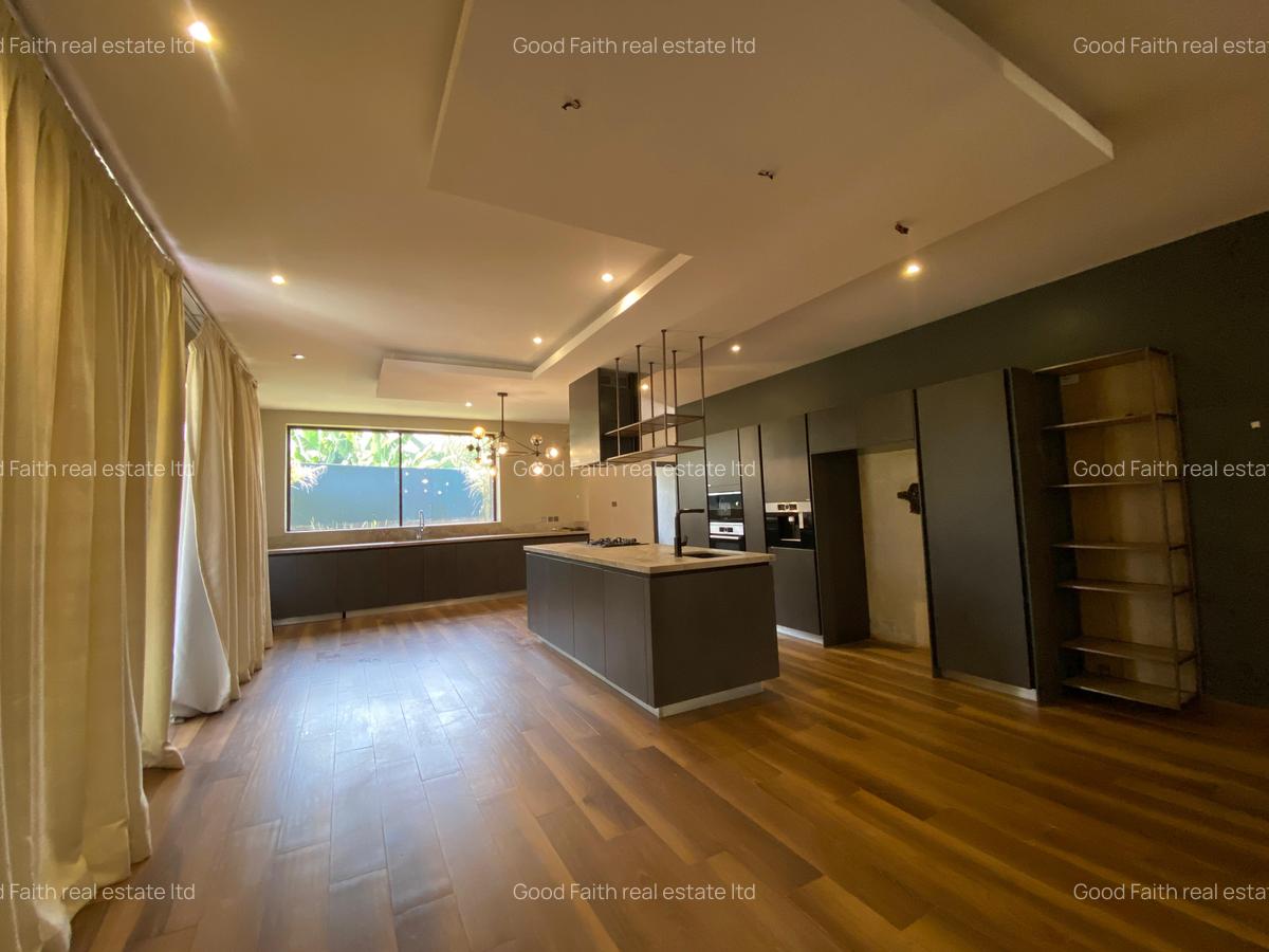 5 Bed House with En Suite in Runda - 12