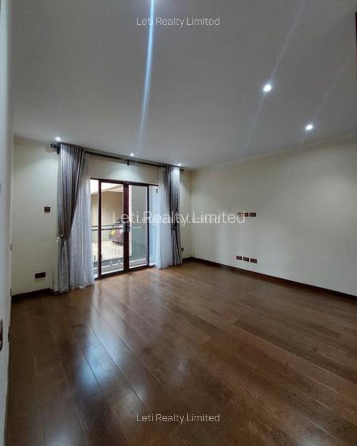 5 Bed Townhouse with En Suite in Lavington - 7