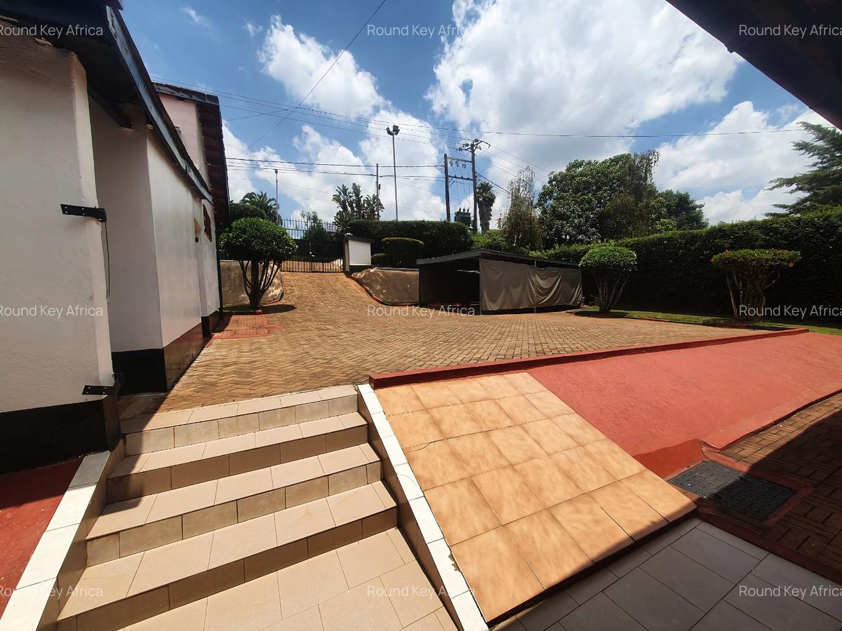 4 Bed Townhouse with En Suite at Loresho - 14