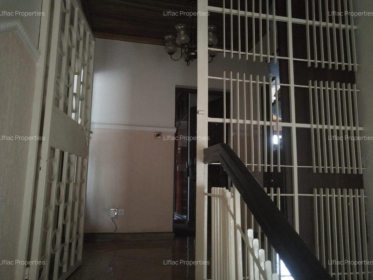 4 Bed House with En Suite in Runda - 16