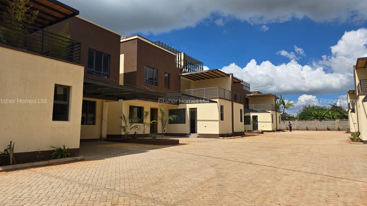 4 Bed House with En Suite in Redhill - 5