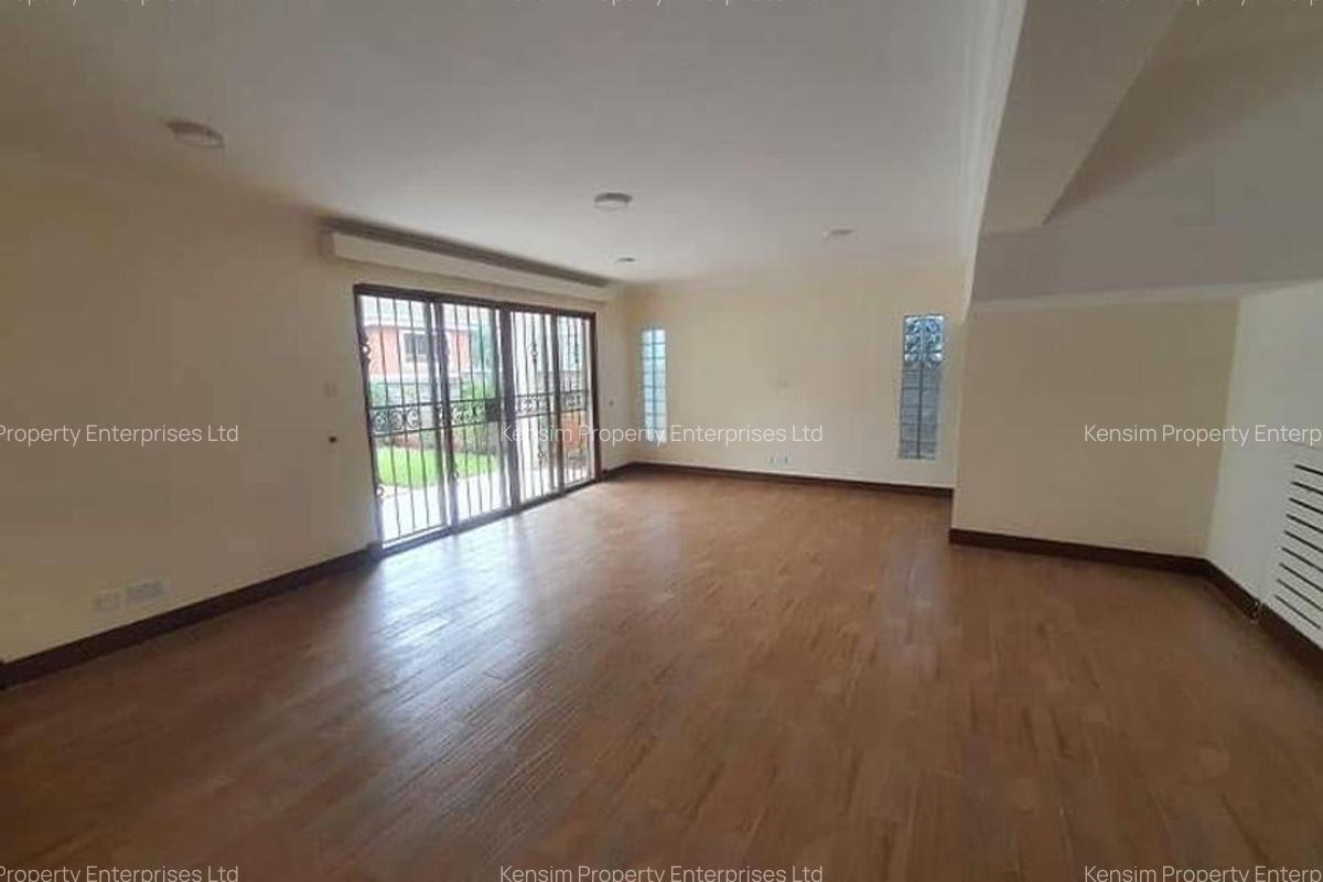 5 Bed Townhouse with En Suite in Spring Valley - 3