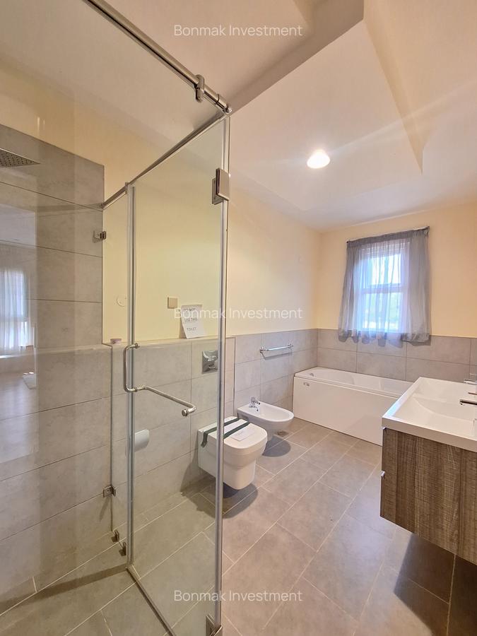 4 Bed Townhouse with En Suite at New Runda - 19