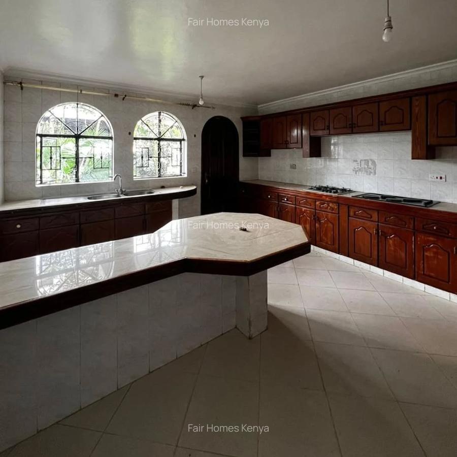 5 Bed Townhouse with En Suite at Riverside Drive - 10