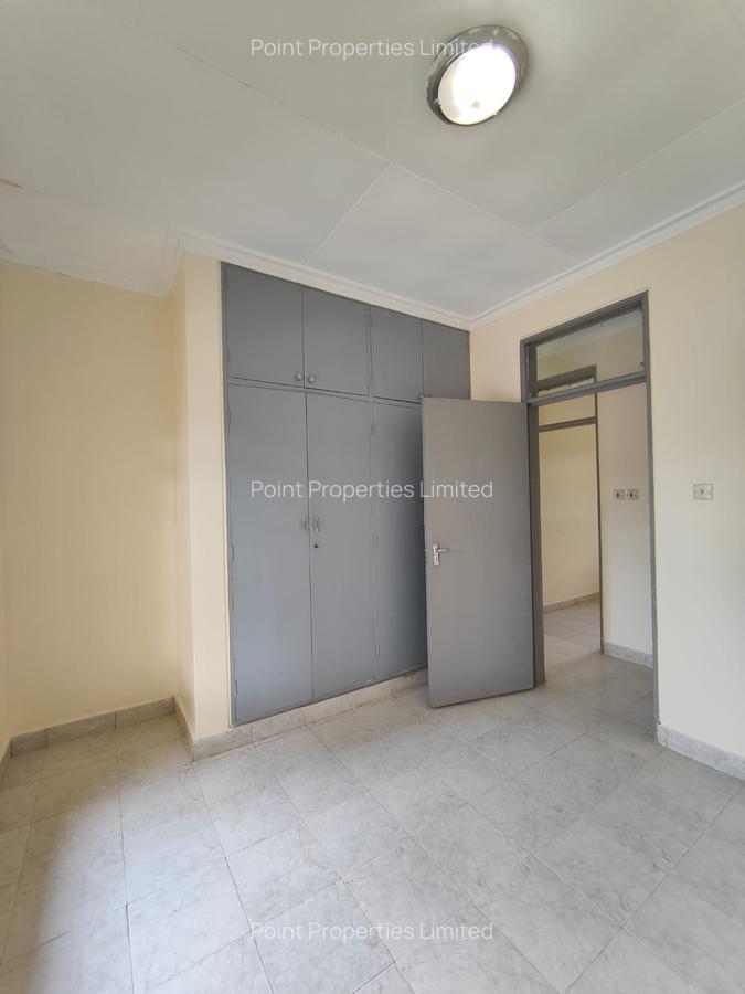 4 Bed House with En Suite in State House - 8