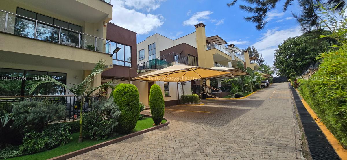 5 Bed Townhouse with En Suite at Lavington Green - 1
