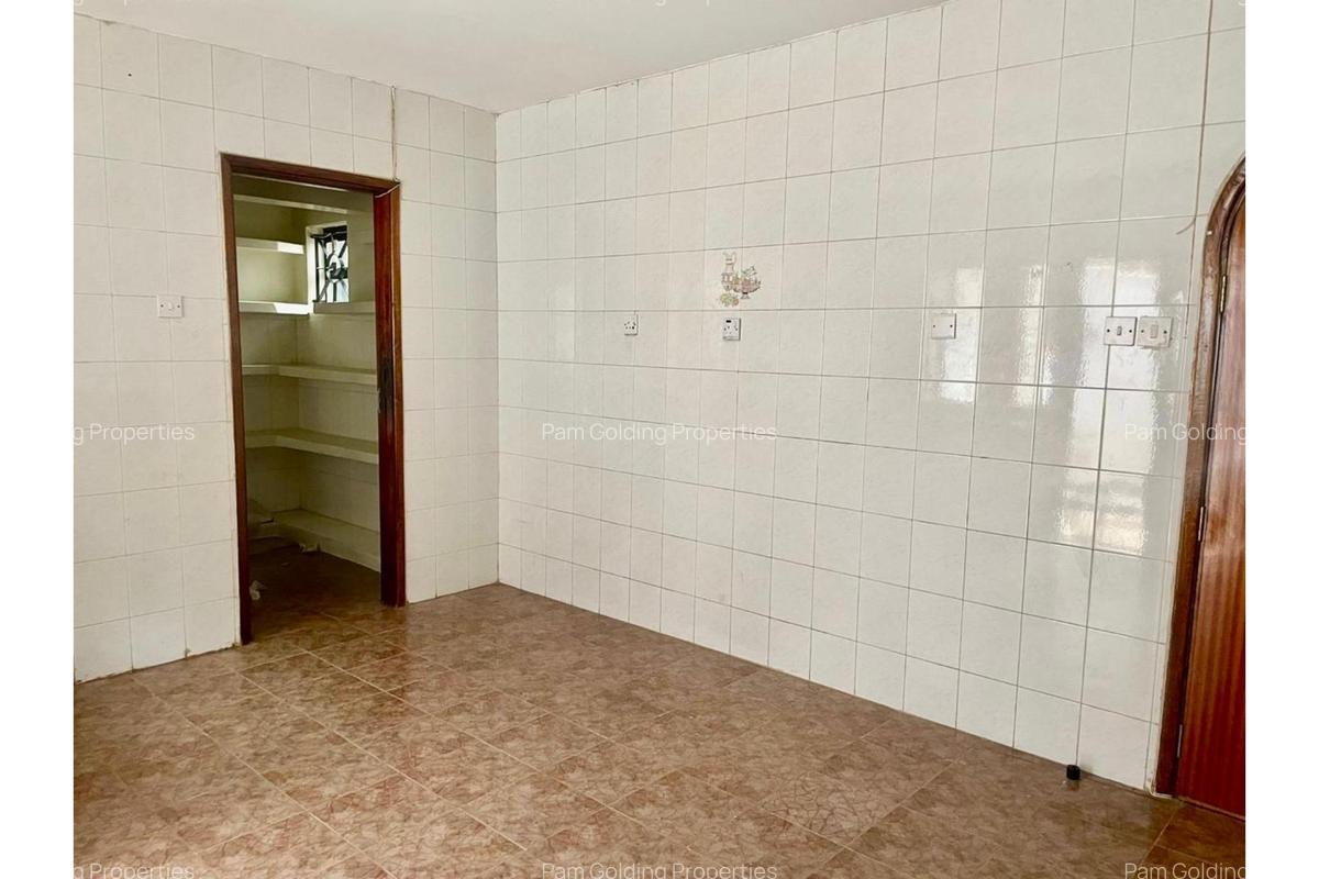 4 Bed Townhouse with En Suite in Spring Valley - 7