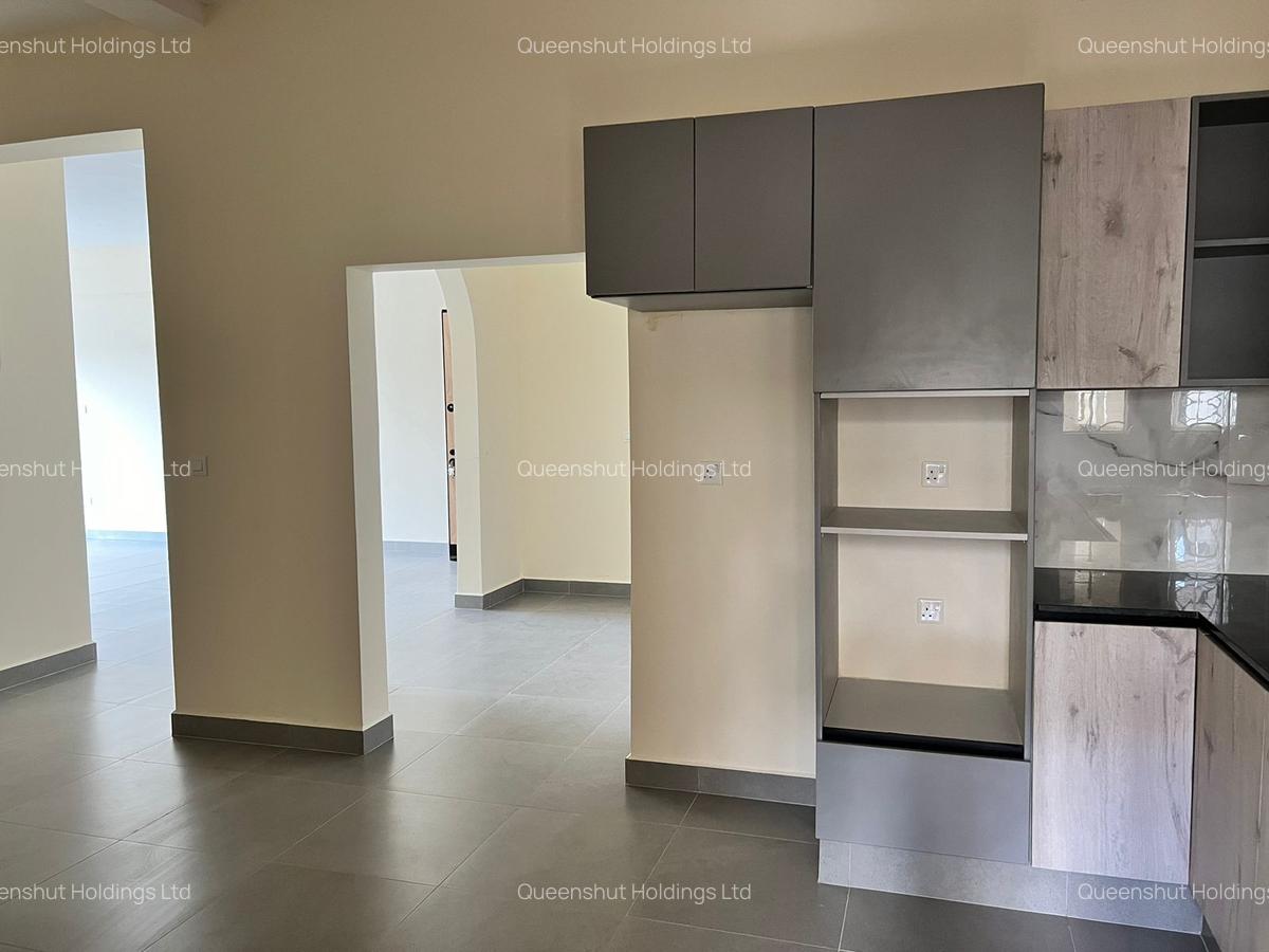 3 Bed Apartment with En Suite in Parklands - 8