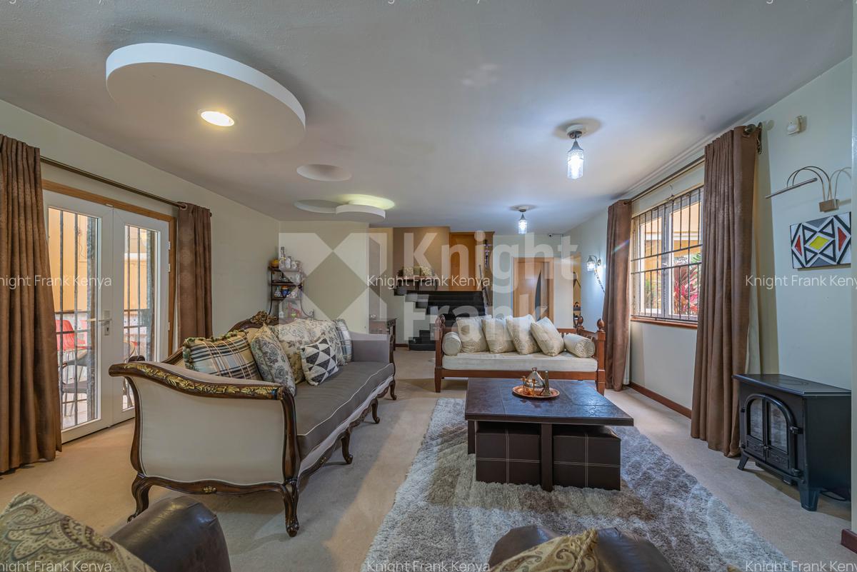 5 Bed House with En Suite at Kauria Close - 3